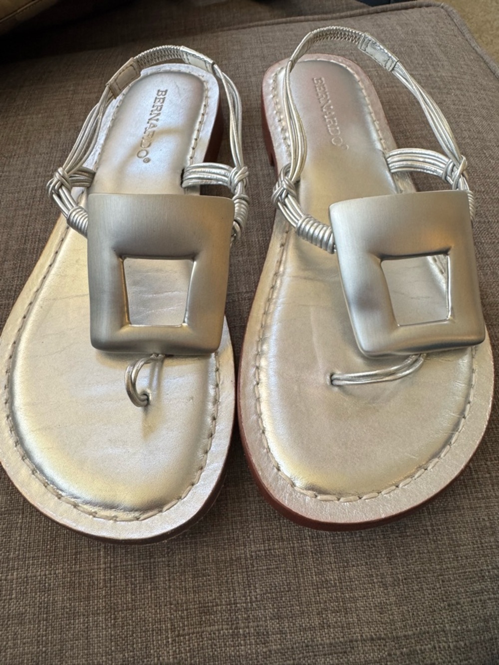 Bernardo Silver Leather Square Metal Buckle Sandals TE 32 J Sz 7 1/2